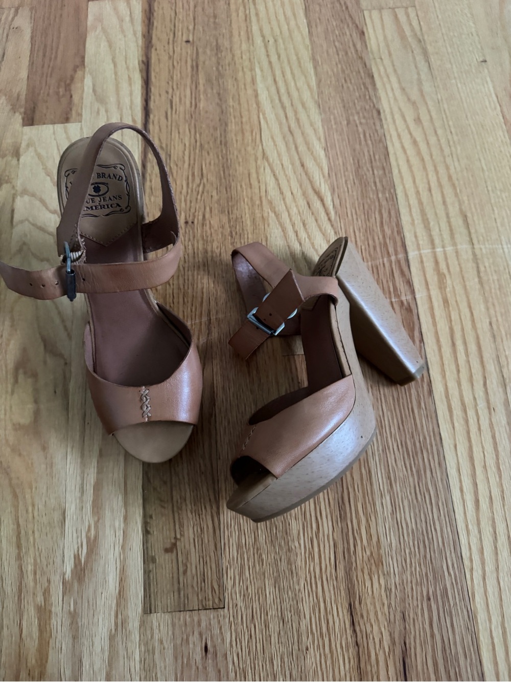 Lucky Brand Tan Brown Leather Platform Sandals size 6